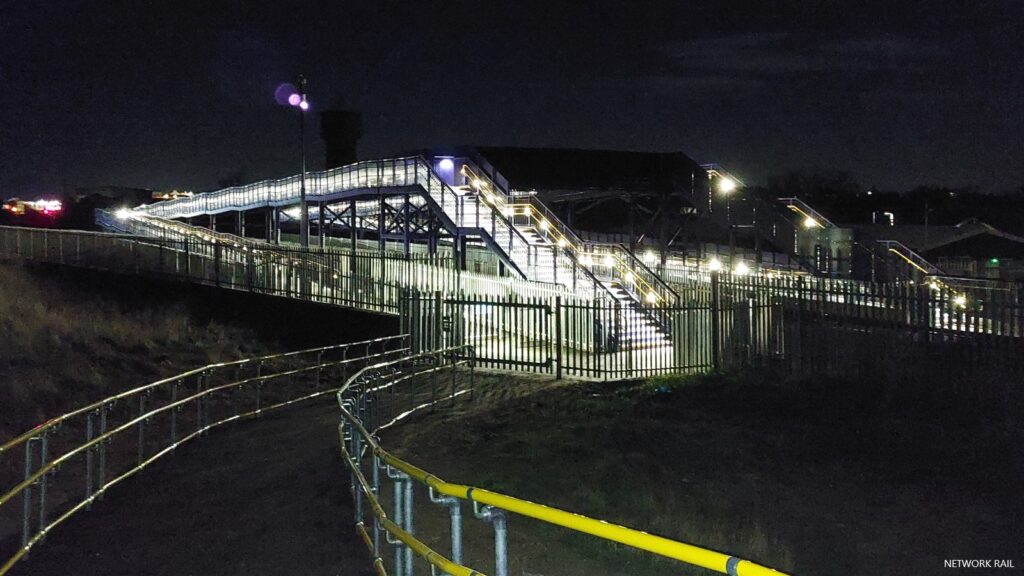 Suggitt's Lane footbridge at night