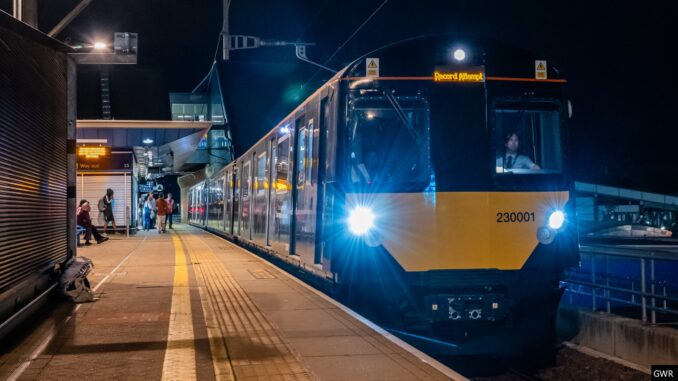 230001 sets out on its record-breaking run from Reading station.